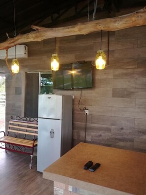 Casa de campo familiar, 2 habitaciones | Cocina privada | Microondas en la zona común