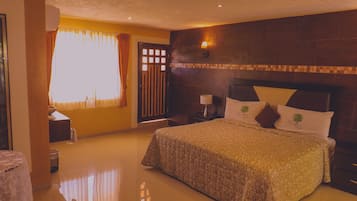 ألحفة محشوة بالريش ومكواة/لوح كي وواي فاي مجانًا