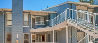 Beautiful Second Floor Condo! 3 bed, 2 bath, 2 Win