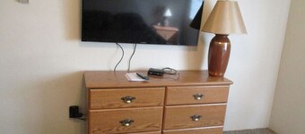 Beautiful Second Floor Condo! 3 bed, 2 bath, 2 Win