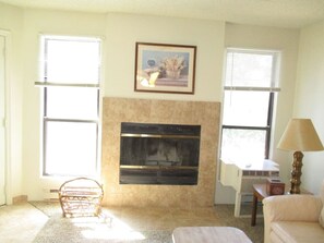 TV, fireplace