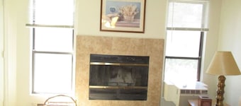 Beautiful Second Floor Condo! 3 bed, 2 bath, 2 Win