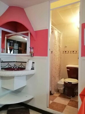 Family Quadruple Room | Bathroom - Hotel El Refugio (Tlaxcala)