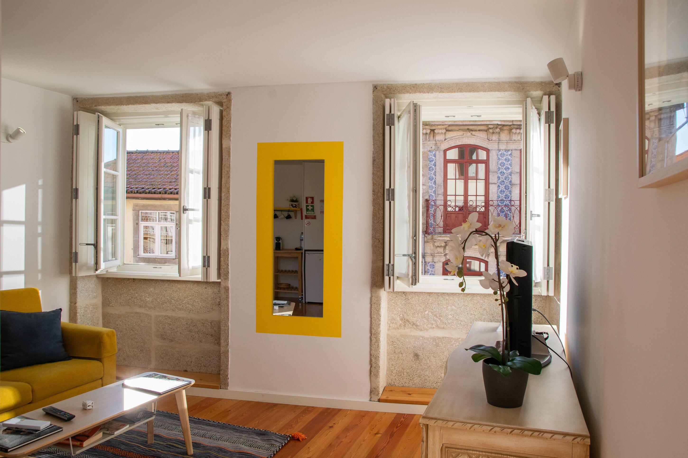 One-Bedroom apartment, street view (Alegria) | Living area | 60-cm flat-screen TV with cable channels, TV