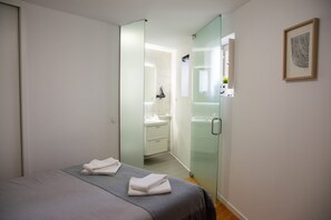One-Bedroom apartment, street view (Alegria) | 獨特裝潢、布置獨特、遮光布/窗簾、隔音
