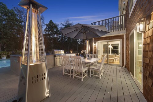 Private Hamptons Oasis Pool, Hot Tub, Gym 3 acres