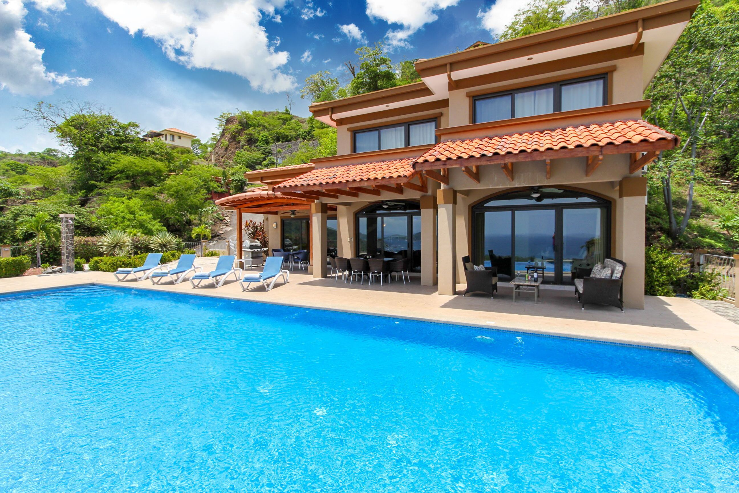 Hồ bơi ngoài trời 