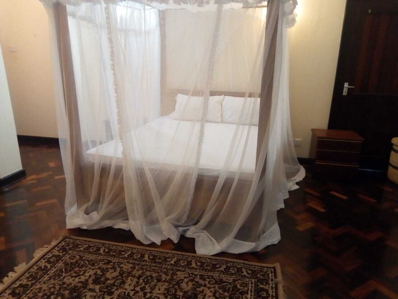 4 多间卧室、熨斗/熨衣板、床单