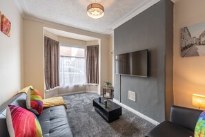 Flat-screen TV, Netflix, streaming services