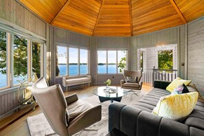 Televisio, videopelejä, pöytäjalkapallopöytä, pöytätennispöytä