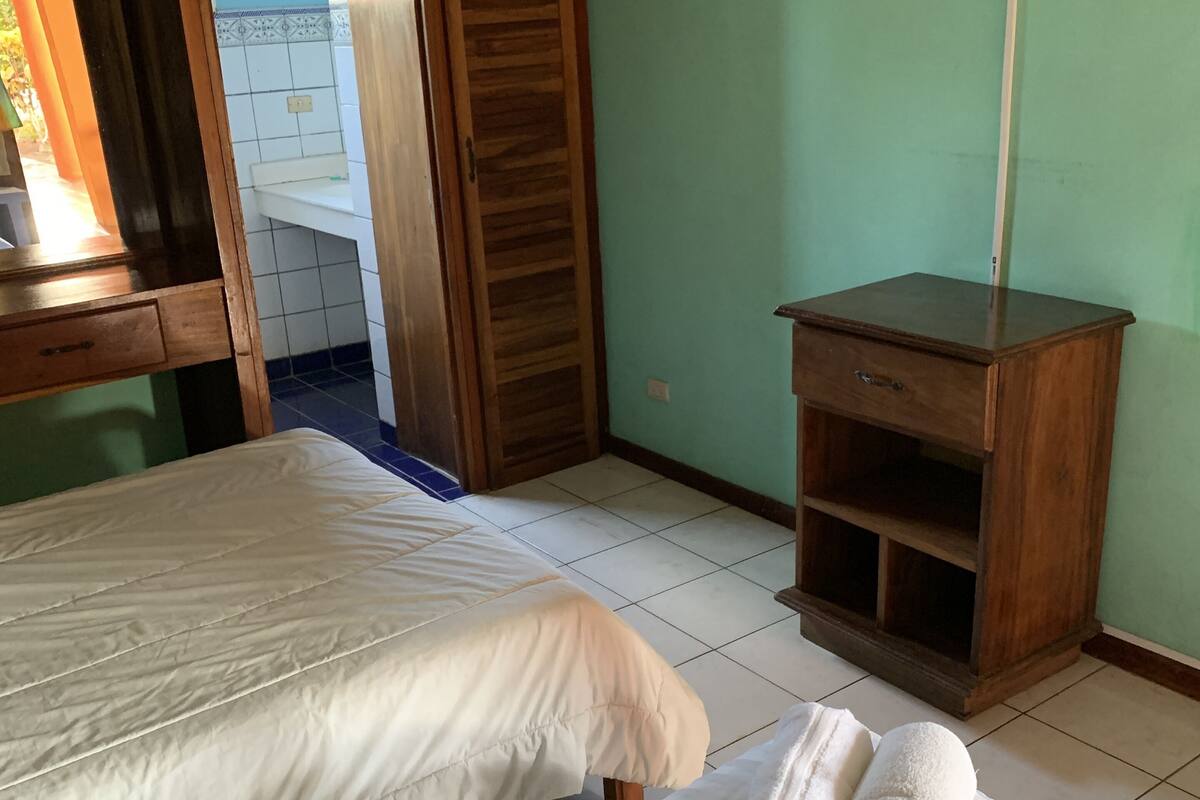 In-room safe, free WiFi, bed sheets
