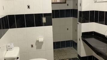 Comfort Studio Suite | Bathroom | Towels