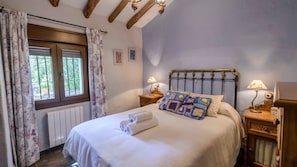 3 slaapkamers, een strijkplank/strijkijzer, reisbedje, wifi