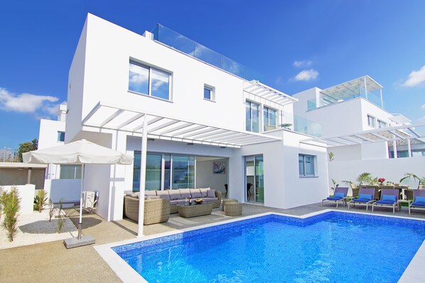Pool - PARADISIA VILLA - Walking Distance to Ayia Napa Center (Ayia Napa)
