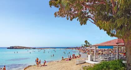 PARADISIA VILLA - Das Ayia Napa Center ist zu Fuß erreichbar