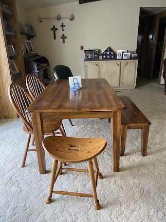 Dining. Great Family Home Near Ute Lake