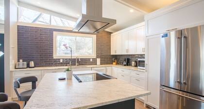 Clean & Cozy 2-BR Boulder Retreat • Fast Wi-Fi & Great Location