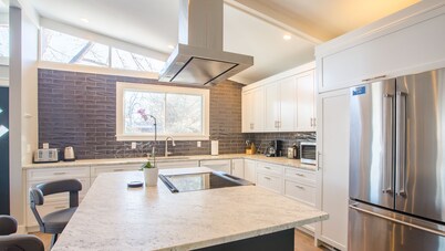 Clean & Cozy 2-BR Boulder Retreat • Fast Wi-Fi & Great Location