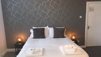 Iron/ironing board, free WiFi, bed sheets