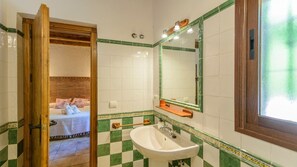 Baignoire, sĂšche-cheveux
