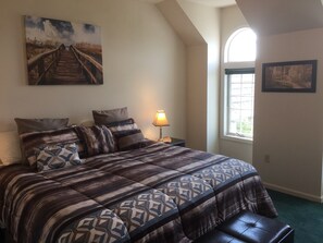 6 bedrooms, desk, iron/ironing board, free WiFi