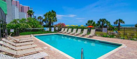 Alberca techada y alberca climatizada