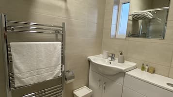 Bruser, hårtørrer, håndklæder