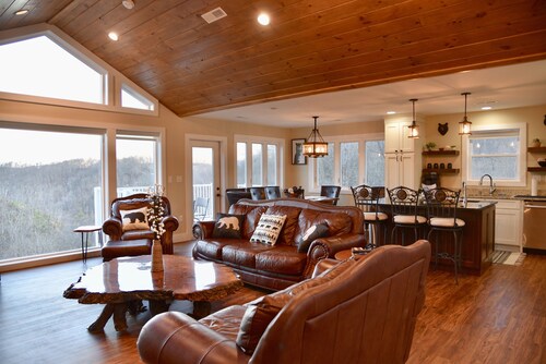 Location! Location! 11 Beds! Best Views In The Smokies! Minutes from Everything!