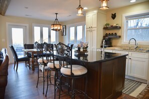 Dining - Location! Location! 11 Beds! Best Views In The Smokies! Minutes from Everything! (Gatlinburg)