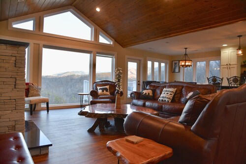 Location! Location! 11 Beds! Best Views In The Smokies! Minutes from Everything!