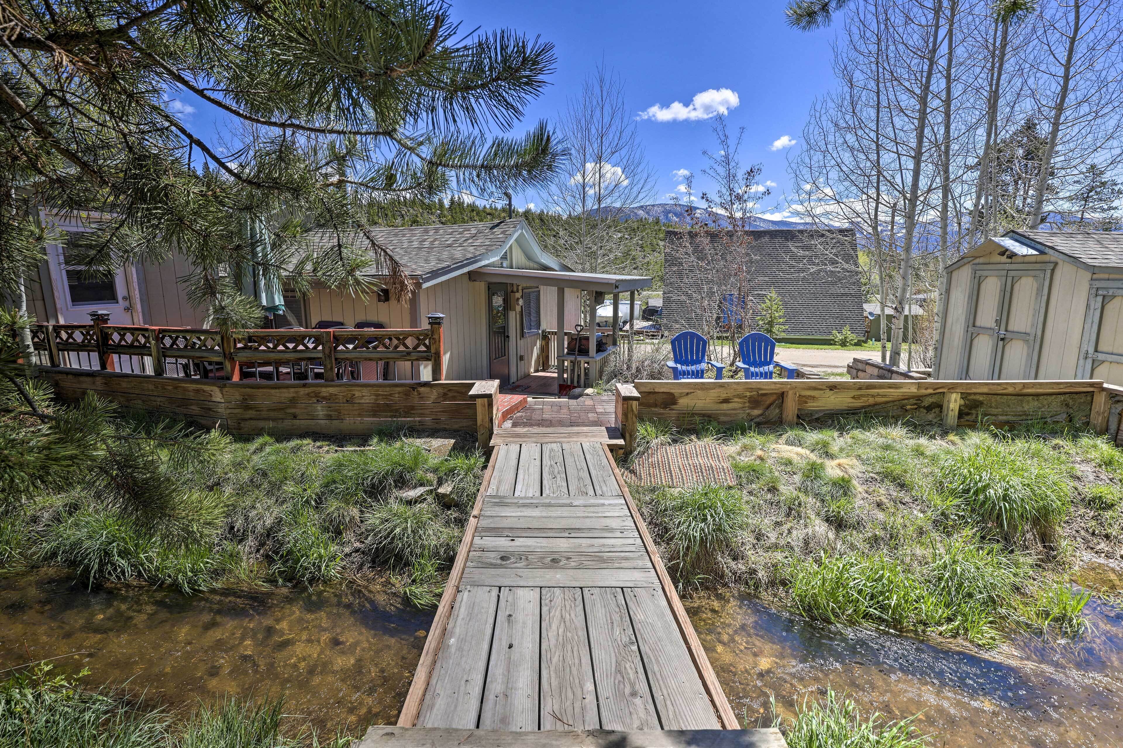 Grand Lake Home: Fireplace, Deck & Mountain Views