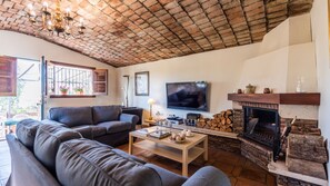 TV, fireplace, DVD player - Casa Rural Cupiana Málaga by Ruralidays (Málaga)