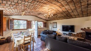 TV, fireplace, DVD player - Casa Rural Cupiana Málaga by Ruralidays (Málaga)