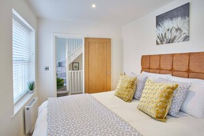 House | 3 bedrooms, iron/ironing board, free WiFi, bed sheets