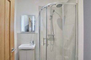 House | Bathroom | Hair dryer, towels