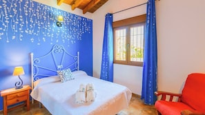 3 habitaciones, tabla de planchar con plancha, cuna de viaje y wifi