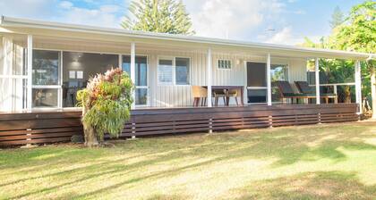 2 bedroom 2 bathroom house with wide verandah, sea views, incl car