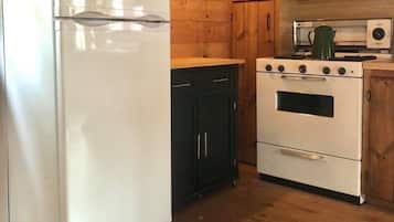 Réfrigérateur, four, plaque de cuisson, cafetière/bouilloire
