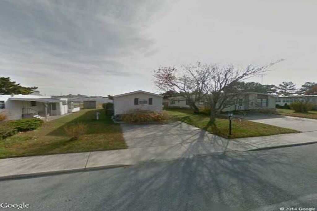 3 bedrooms; 2 full baths; central AC;  5 pm check-out September & October