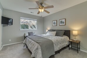 3 habitaciones, tabla de planchar con plancha y cuna de viaje 