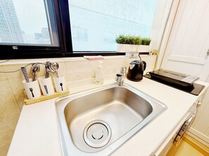 豪華開放式客房, 2 張加大雙人床 | 私人廚房 | 電冰箱、電熱水壺