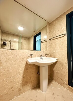 Bathroom - Namsan Forest Myeongdong Station (Seoul)