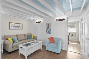TV - 2 Cottages Rented Together | Amazing Heated Pool | Near Beaches (Sarasota)