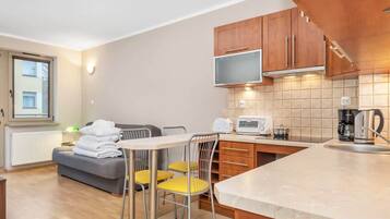 Frigorifero, forno, piano cottura, lavastoviglie