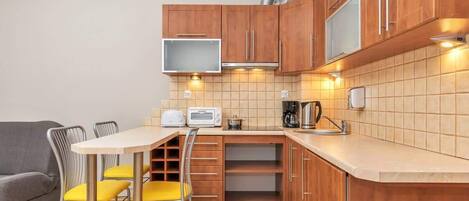 Refrigerador, horno, parrilla de estufa y lavavajillas