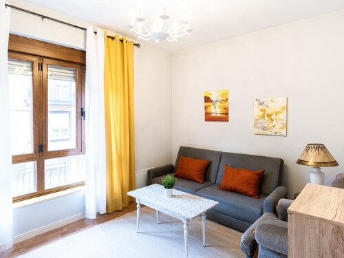 Housingleon - Main Square with garaje option