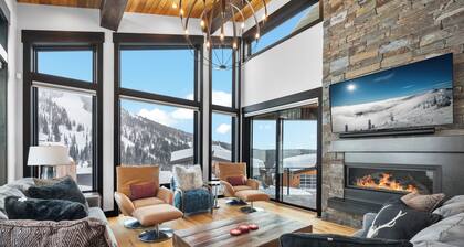 Ski-in/Ski-Out Luxury Schweitzer•Hot Tub•4 King Suites•Walk to Village•Ski Room