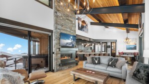 Smart TV, fireplace, printers - Ski-in/Ski-Out Luxury Schweitzer•Hot Tub•4 King Suites•Walk to Village•Ski Room (Sandpoint)