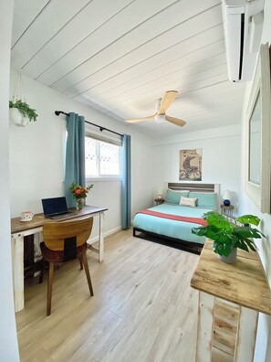 3 bedrooms, desk, iron/ironing board, travel crib