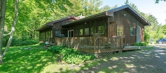 Secluded house located 5 minute drive from Clayton